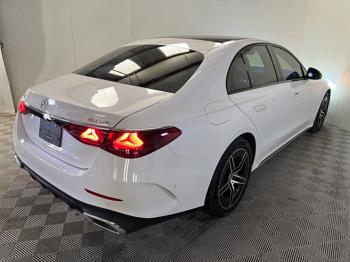 Used 2024 Mercedes-Benz E 350 4MATIC Sedan image 5