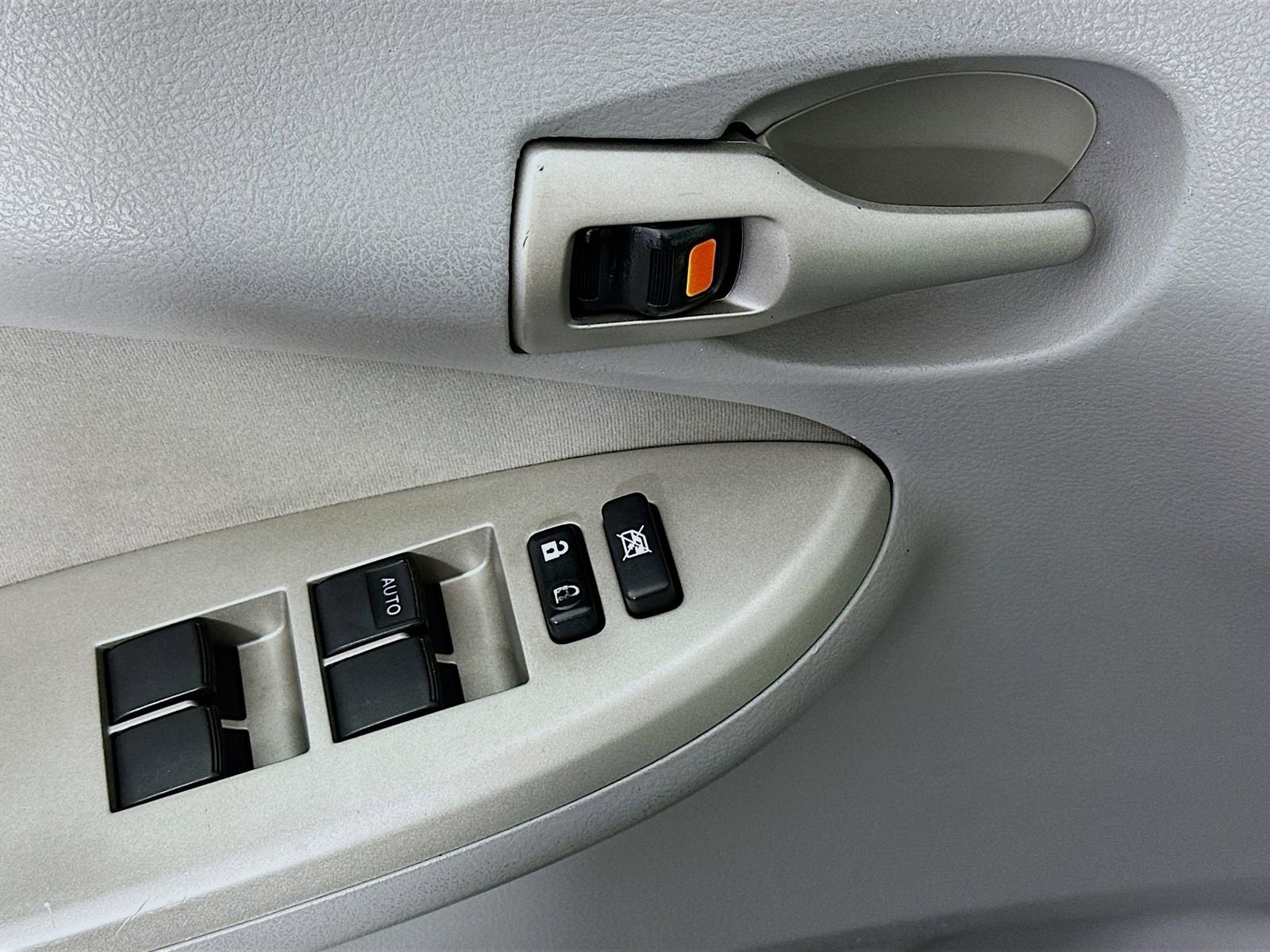 Used 2010 Toyota Corolla LE image 17