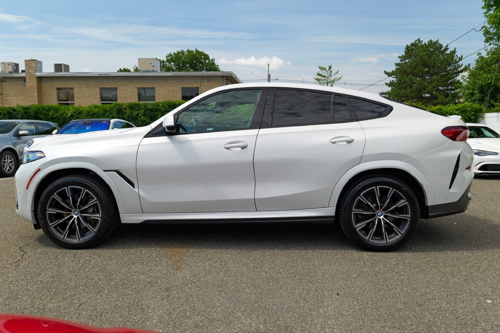 Used 2024 BMW X6 xDrive40i w/ Premium Package AWD/4WD image 4