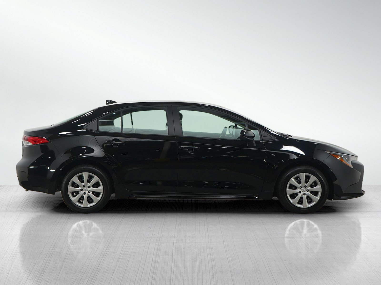 Used 2025 Toyota Corolla LE FWD image 6