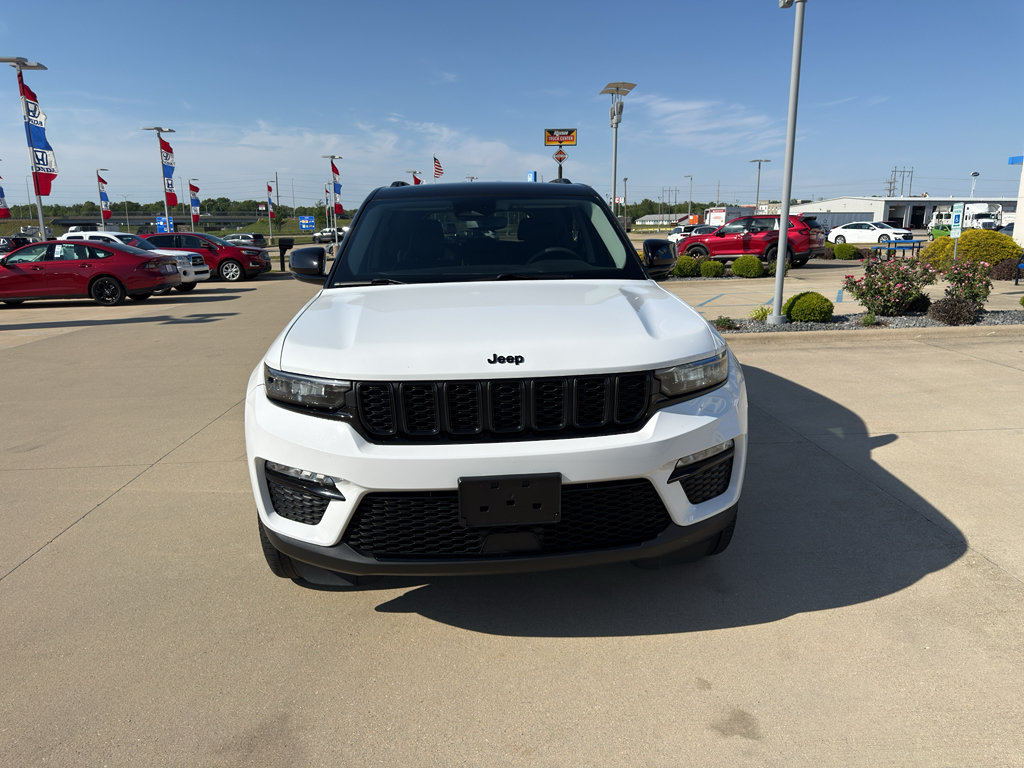 Used 2023 Jeep Grand Cherokee Limited w/ Black Appearance Package AWD/4WD image 2