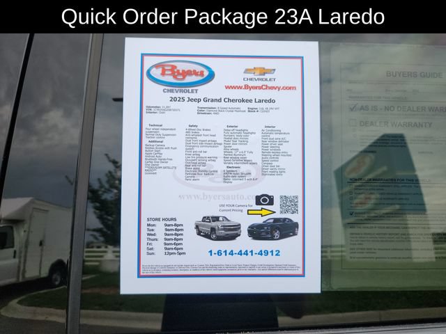 Used 2025 Jeep Grand Cherokee Laredo AWD/4WD image 13