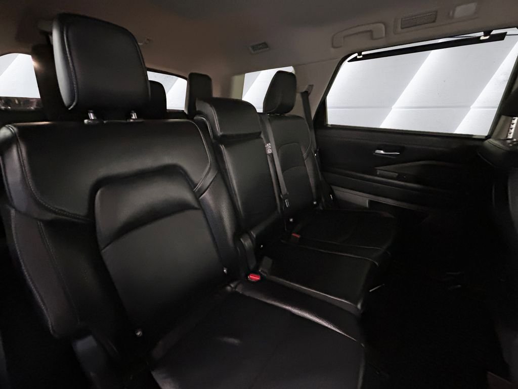 Used 2024 Nissan Pathfinder SL FWD image 16