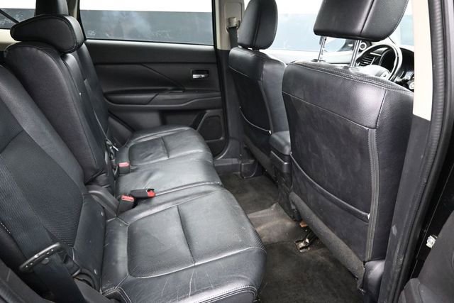 Used 2016 Mitsubishi Outlander AWD image 16