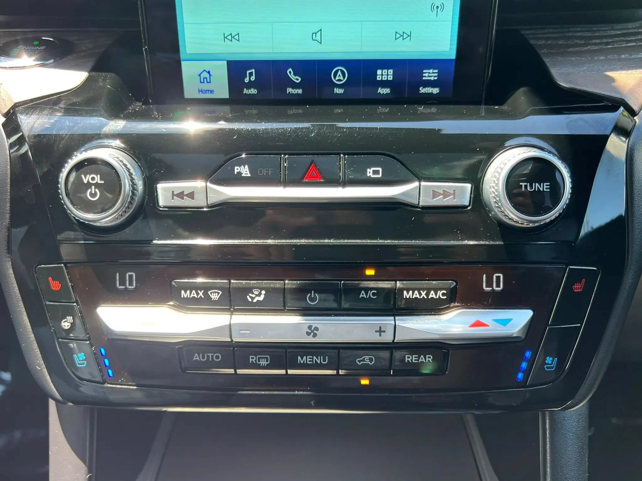 Used 2021 Ford Explorer Platinum w/ Equipment Group 601A AWD/4WD image 28