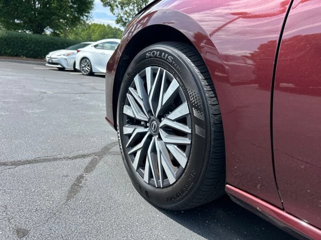Used 2025 Nissan Altima 2.5 SV FWD image 11