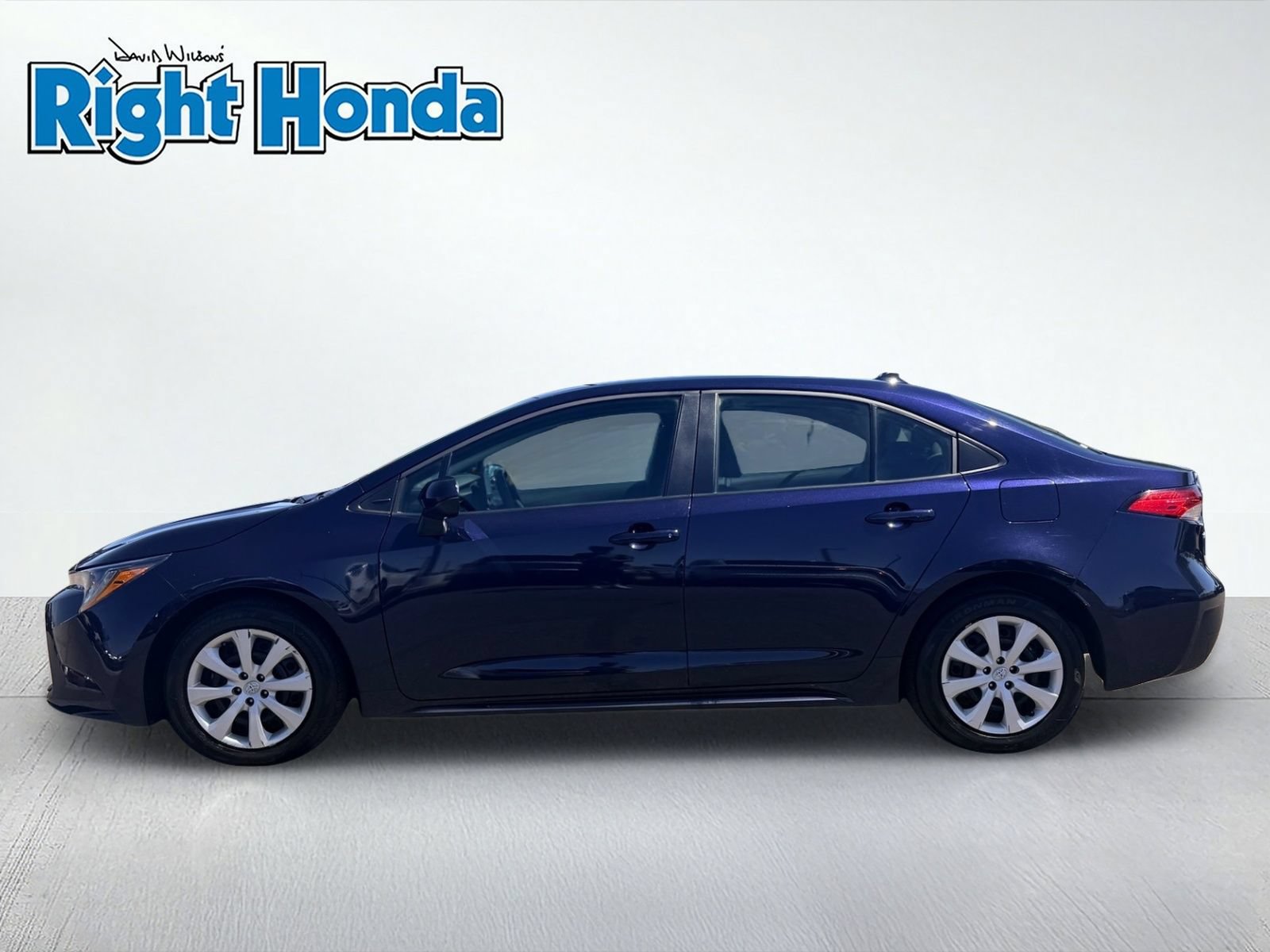 Used 2024 Toyota Corolla LE FWD image 3