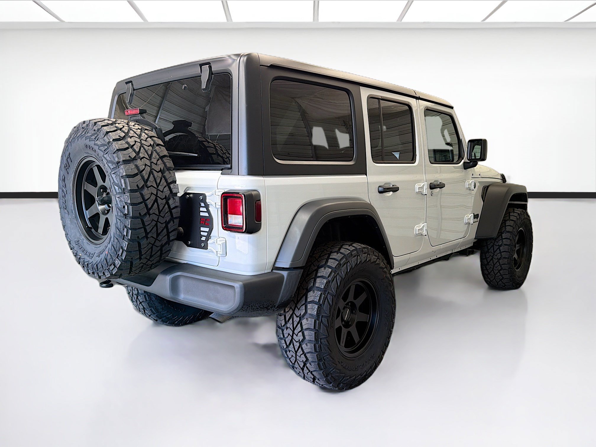 Used 2025 Jeep Wrangler Unlimited Sport AWD/4WD image 4