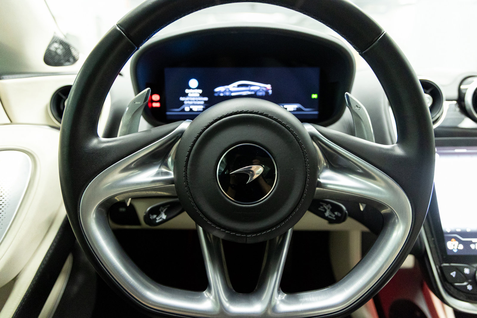 Used 2020 McLaren GT image 31