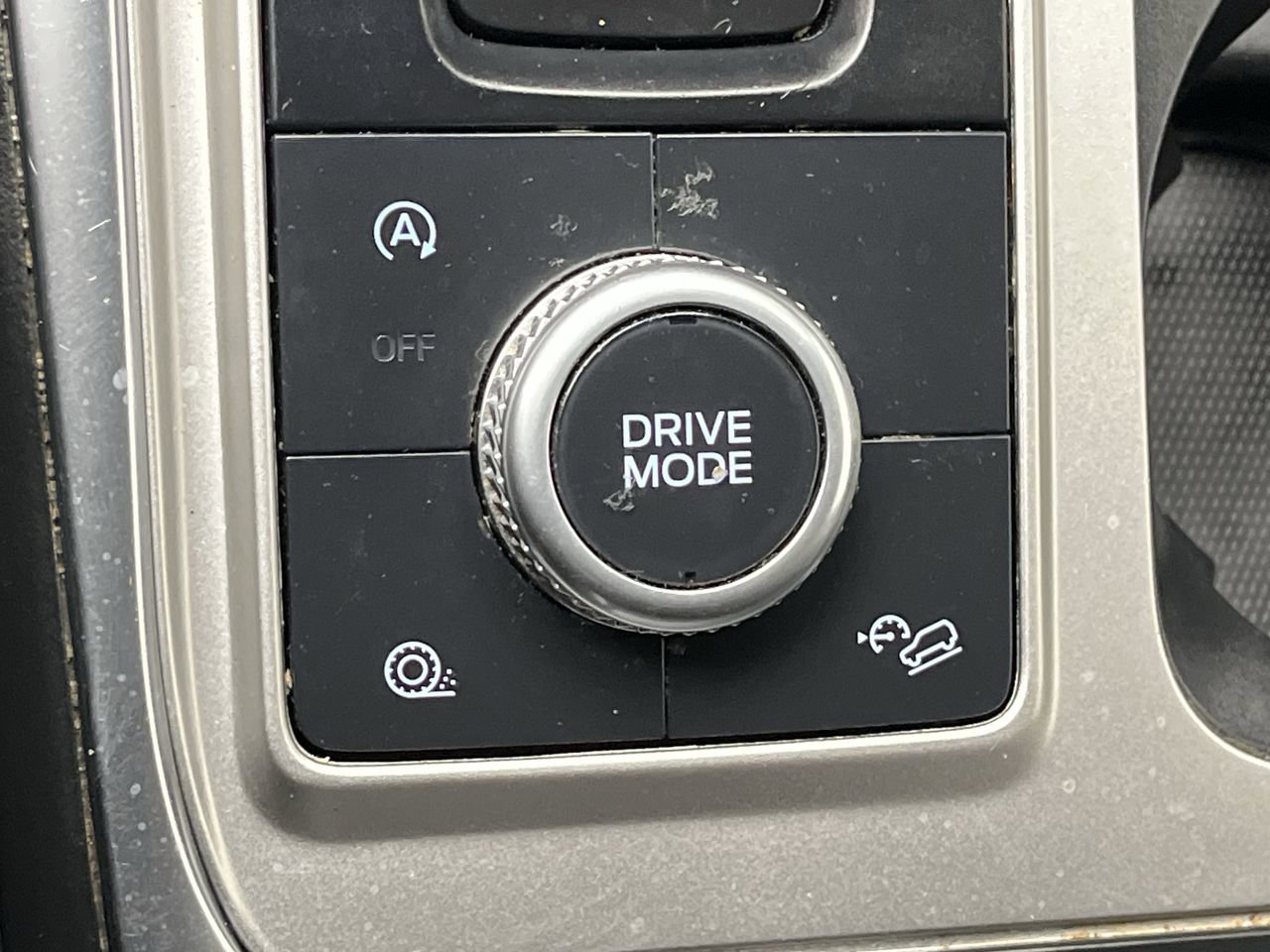 Used 2020 Ford Explorer XLT w/ Equipment Group 202A AWD/4WD image 17