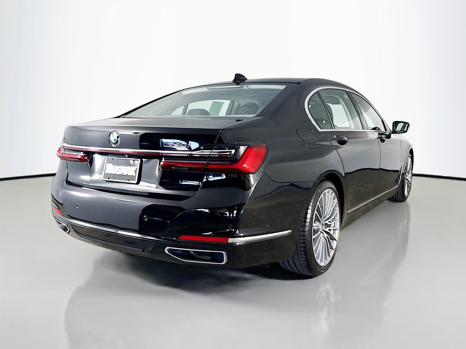 Certified 2022 BMW 740i image 7