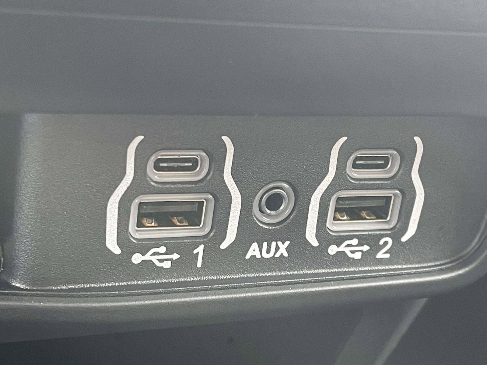 Used 2025 Chrysler Pacifica Select image 19