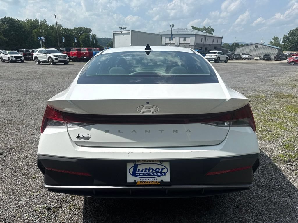 Used 2024 Hyundai Elantra SEL FWD image 8