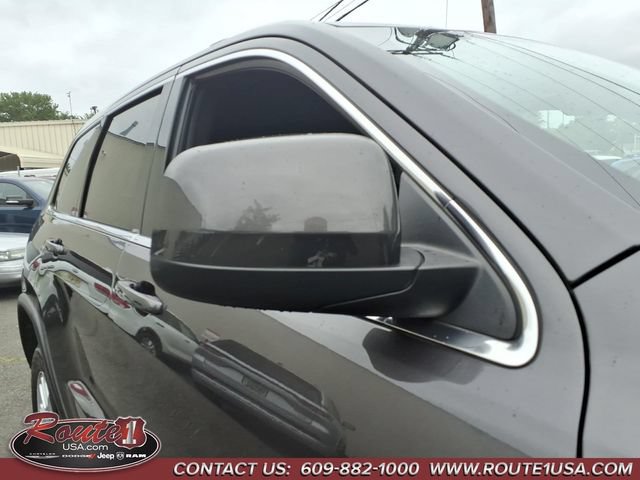 Used 2019 Jeep Grand Cherokee Laredo AWD/4WD image 11
