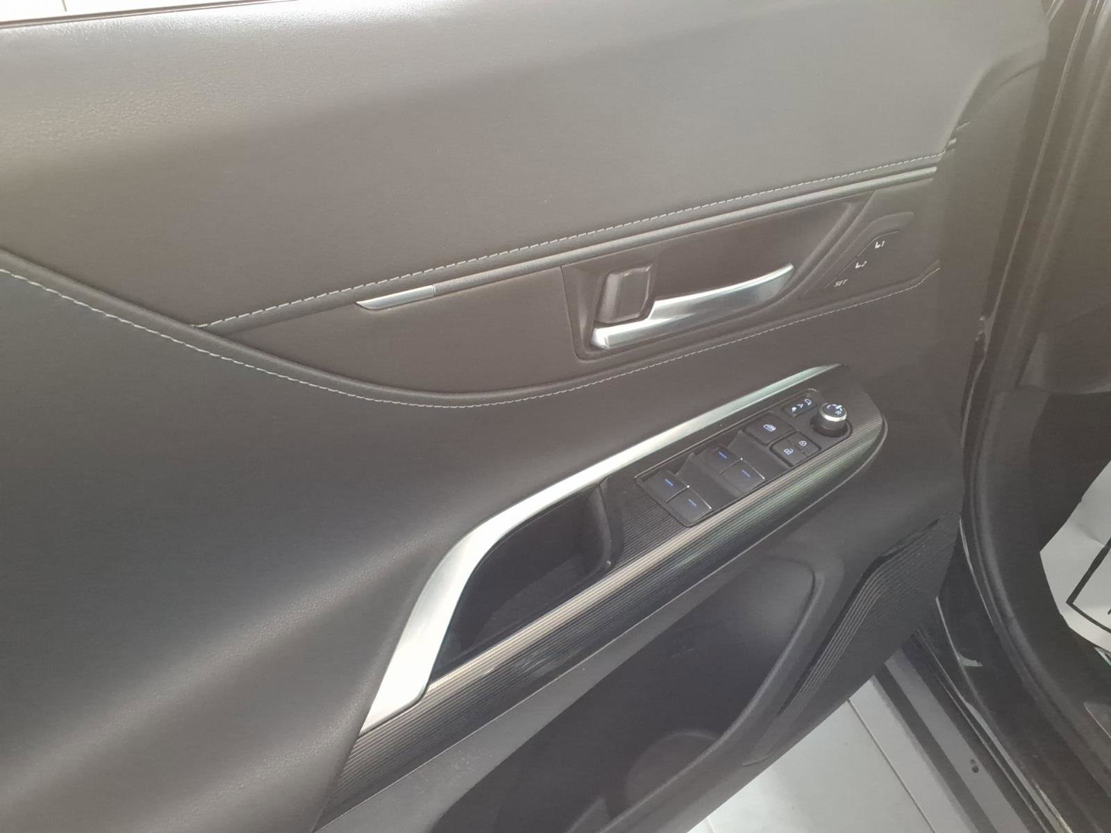 Used 2021 Toyota Venza XLE w/ Softex Package image 12