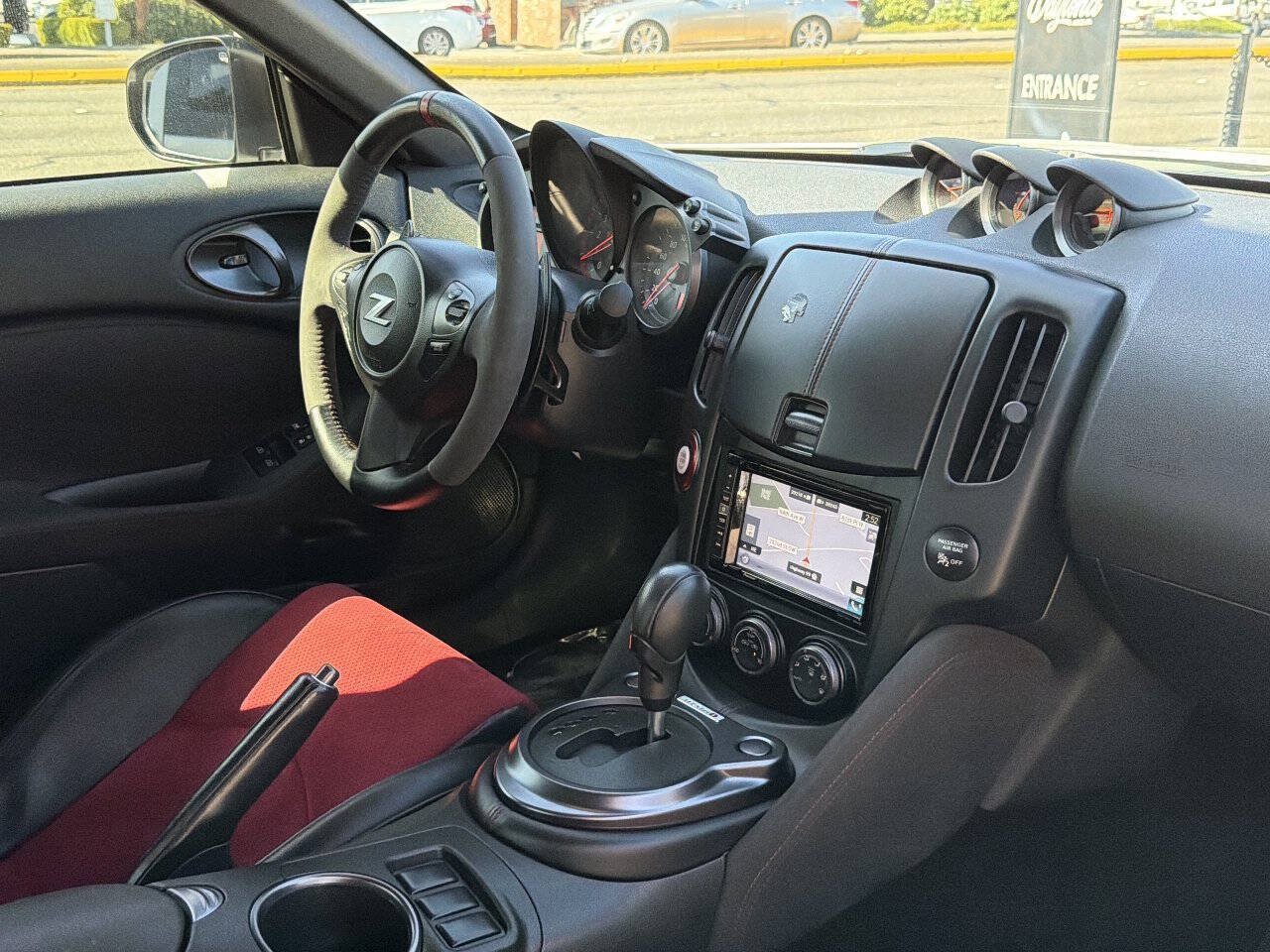 Used 2017 Nissan 370Z NISMO RWD image 21