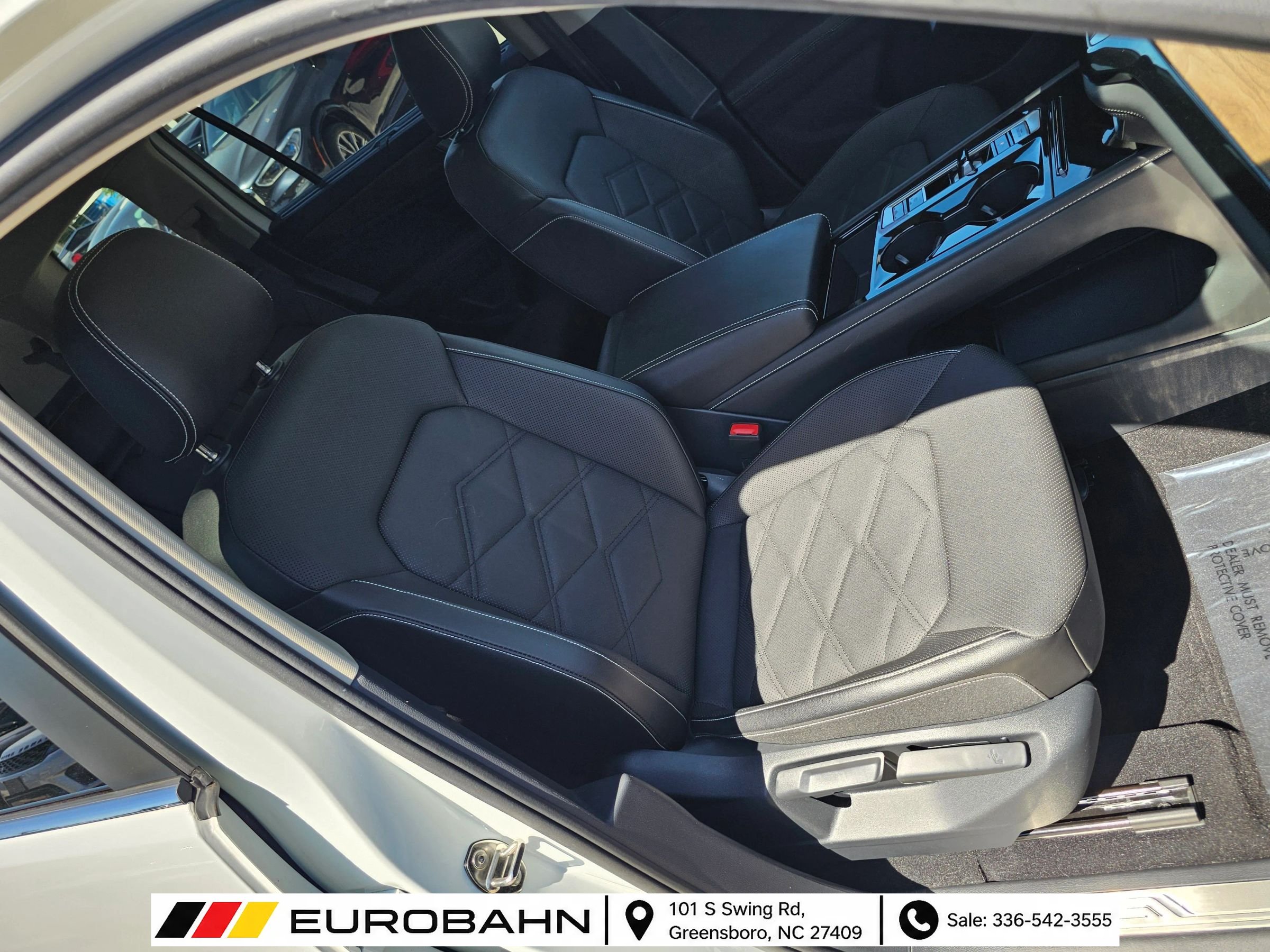 Used 2024 Volkswagen Atlas SE w/ Panoramic Sunroof Package FWD image 24