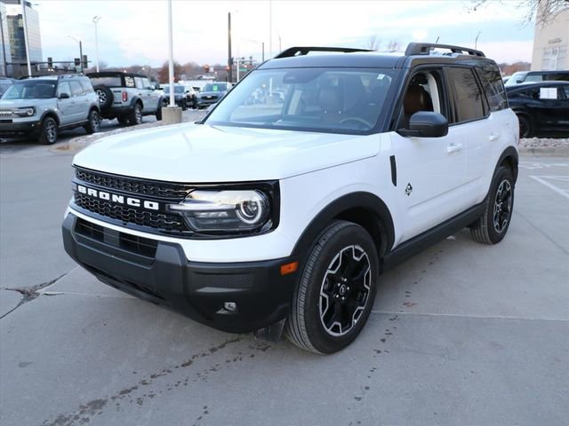 Used 2025 Ford Bronco Sport Outer Banks image 2