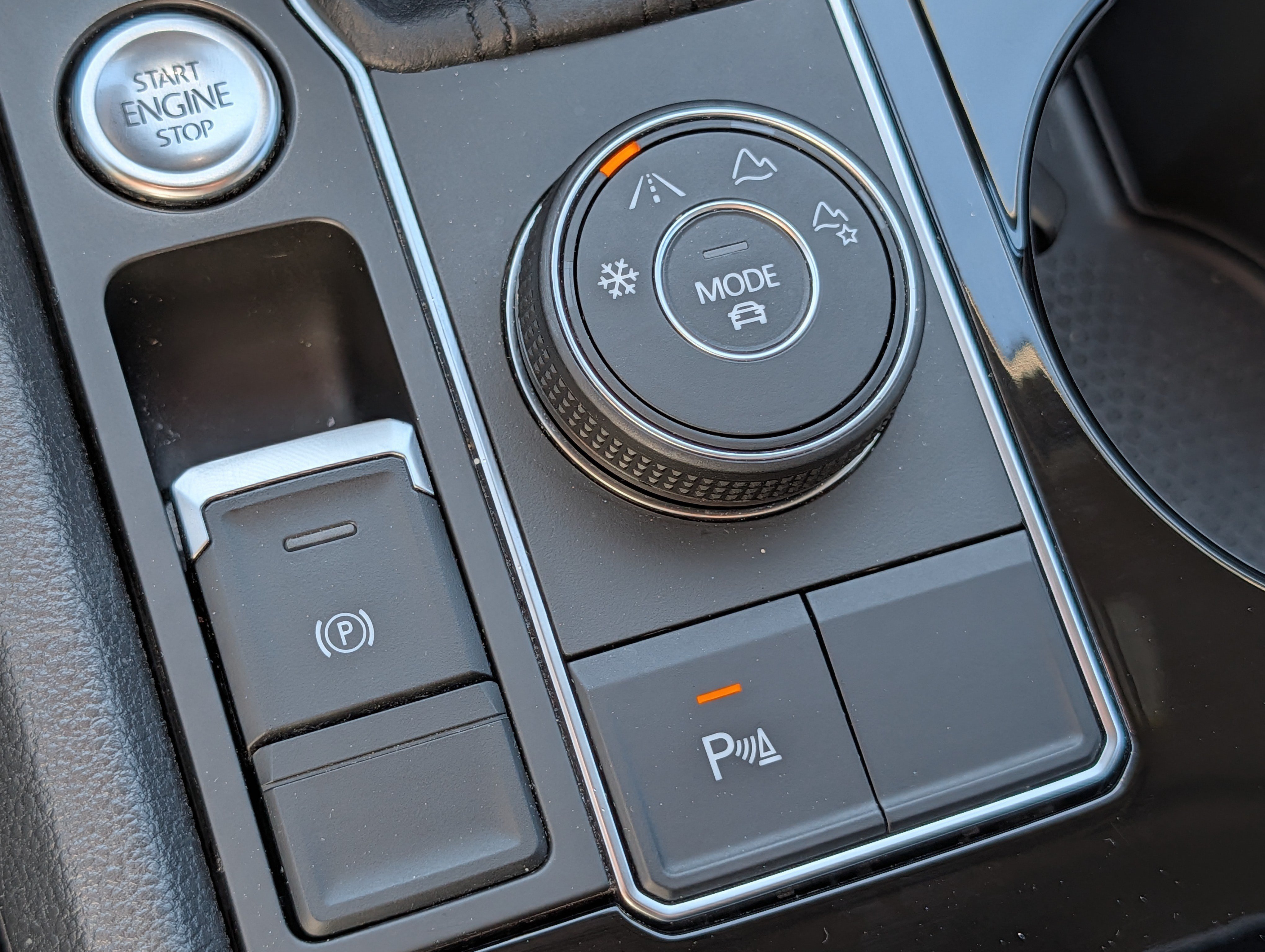 Used 2018 Volkswagen Atlas SEL AWD/4WD image 30