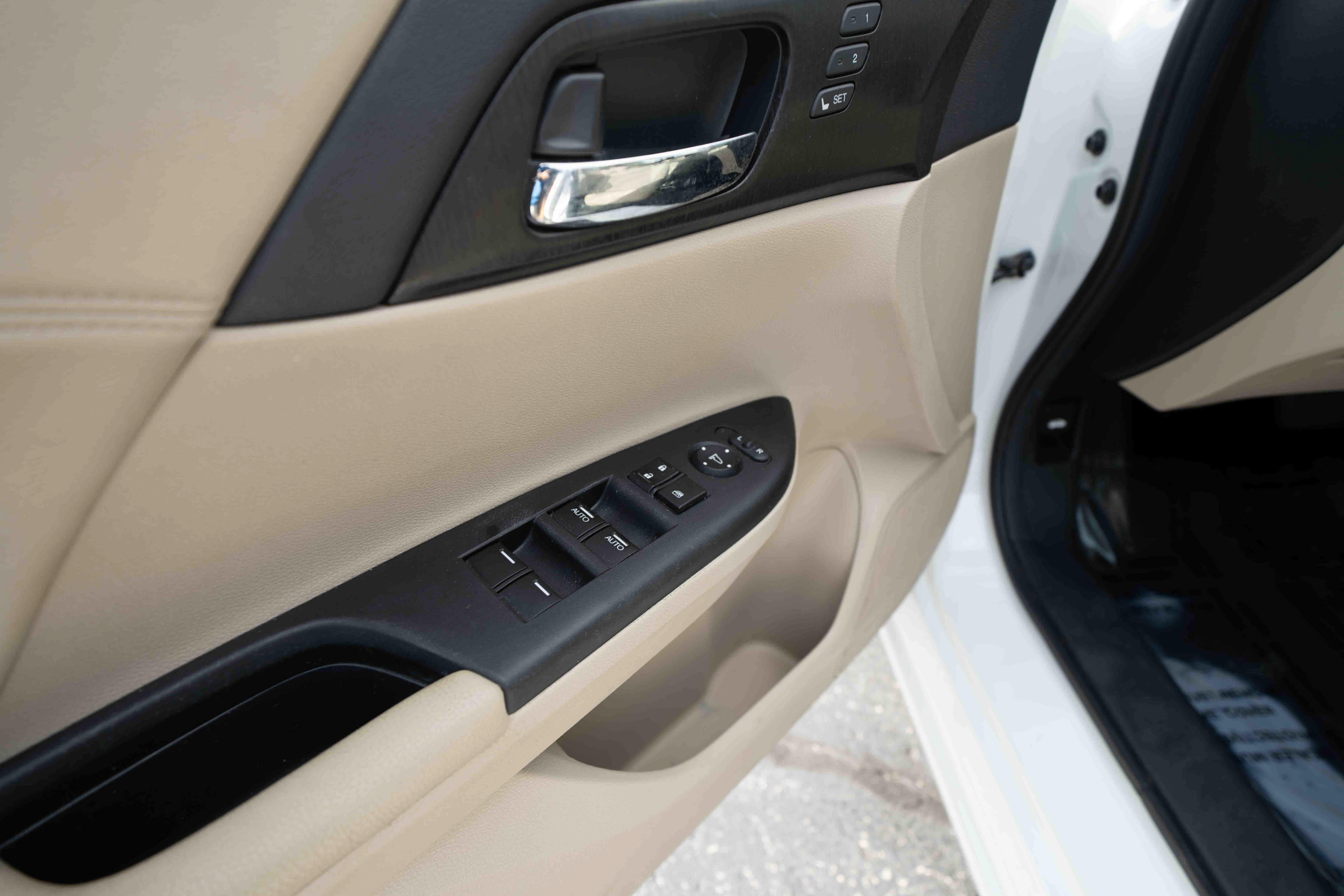 Used 2013 Honda Accord EX-L image 7