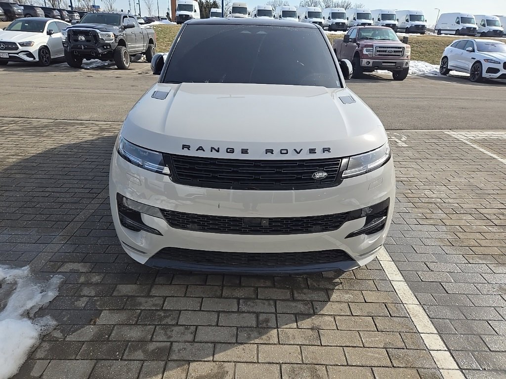 Used 2025 Land Rover Range Rover Sport Dynamic SE image 2