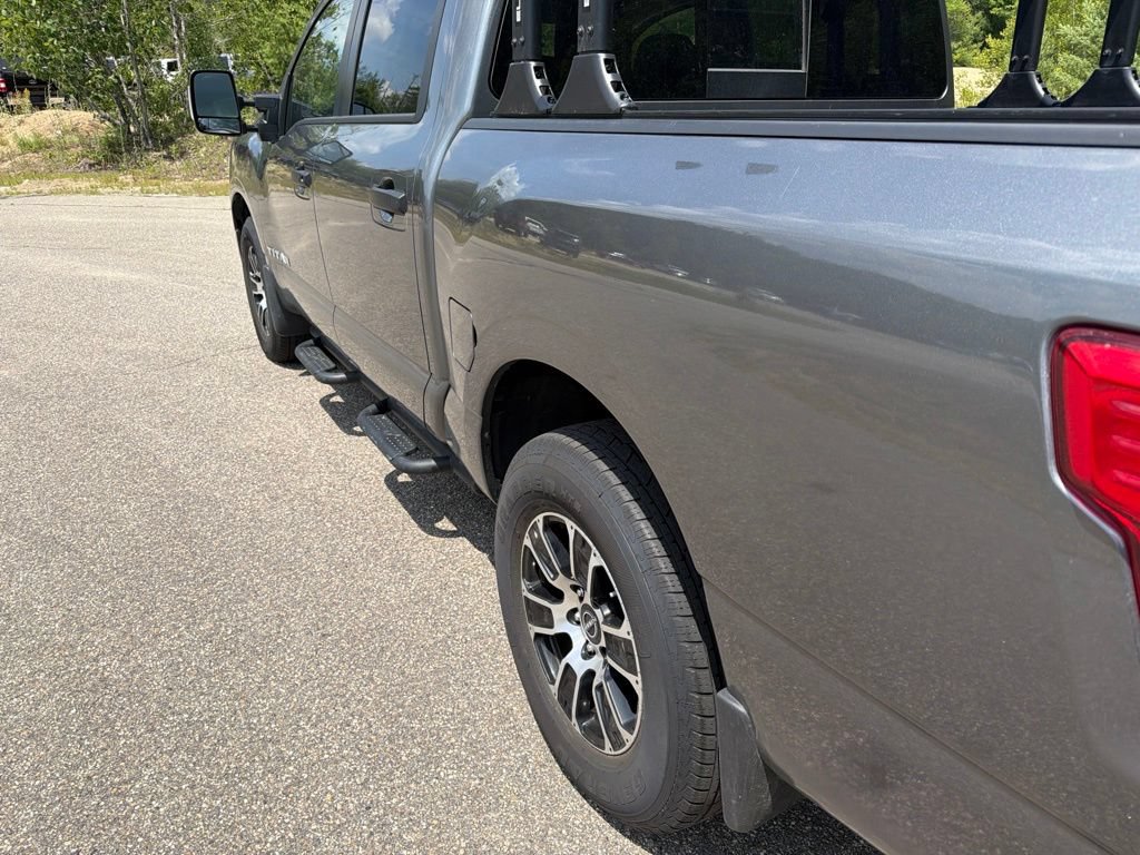 Used 2023 Nissan Titan SV w/ SV Convenience Package AWD/4WD image 5