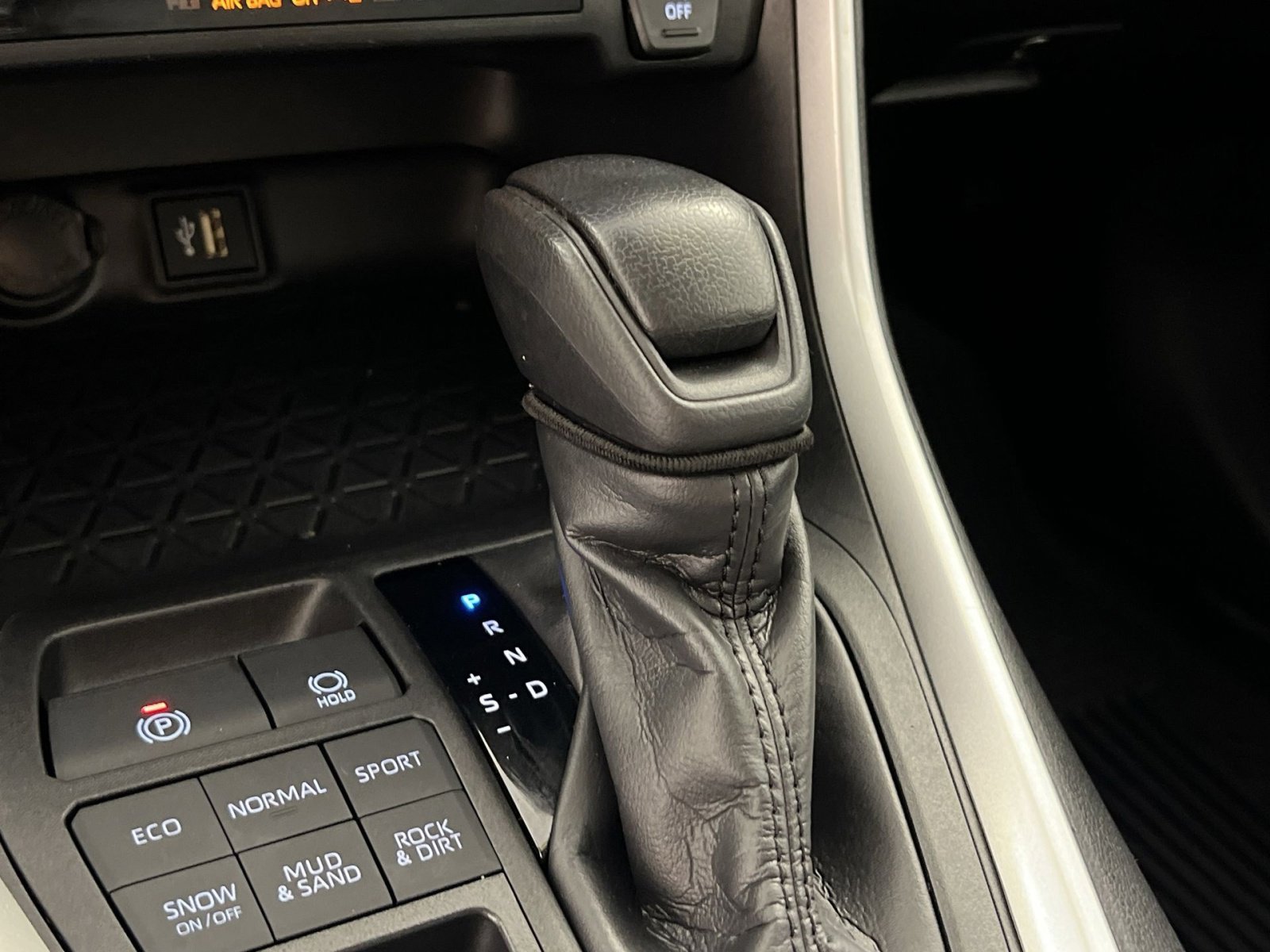 Used 2024 Toyota RAV4 XLE w/ Convenience Package image 14