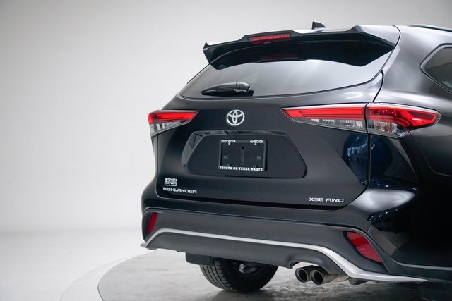 Used 2023 Toyota Highlander XSE image 12