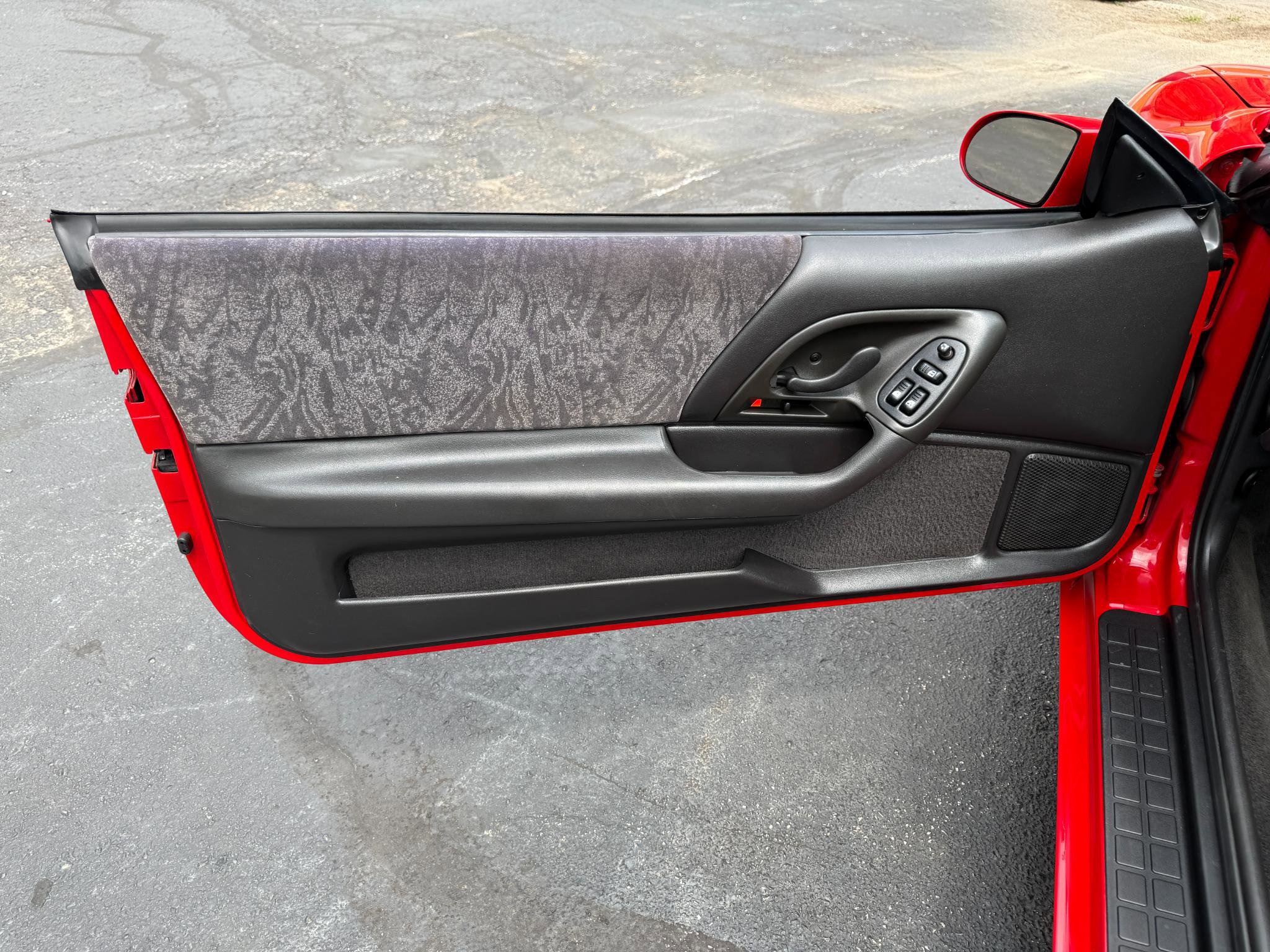 Used 2000 Chevrolet Camaro LT RWD image 21