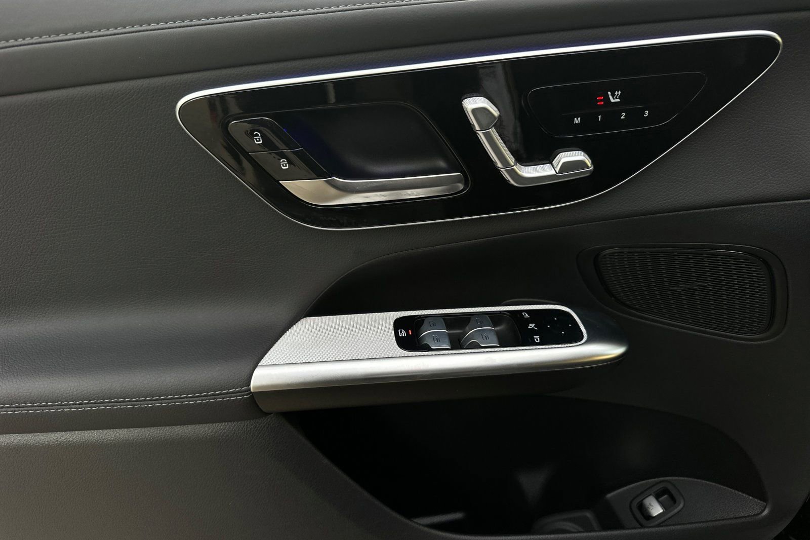 Certified 2025 Mercedes-Benz GLC 300 4MATIC image 26