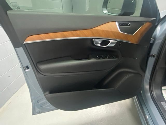 Used 2023 Volvo XC90 T8 Core w/ Protection Package Premier AWD/4WD image 7