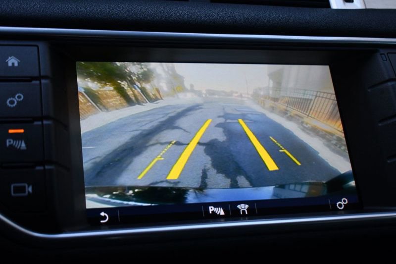 Used 2017 Land Rover Range Rover Evoque SE image 32