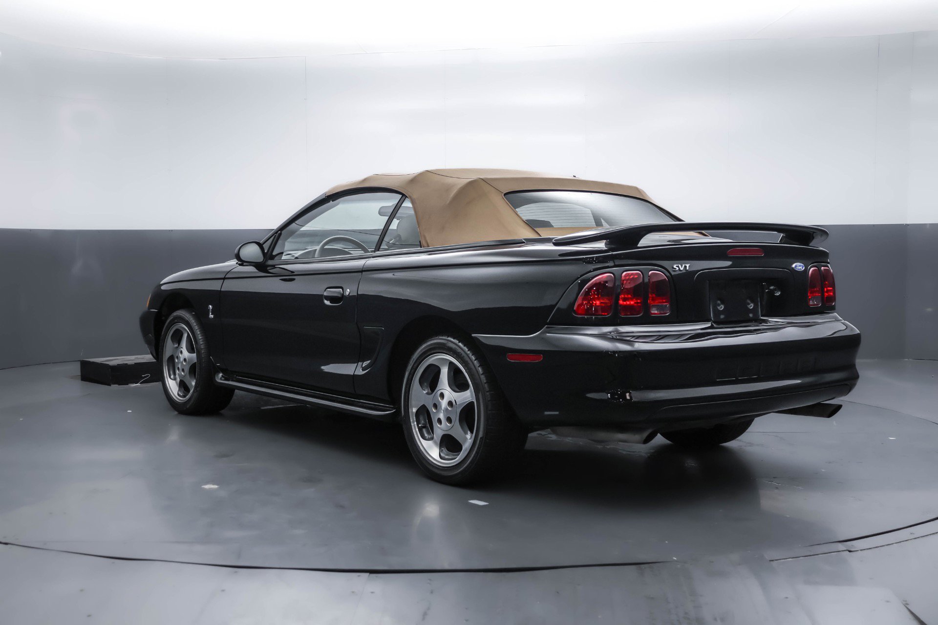 Used 1996 Ford Mustang Cobra image 17