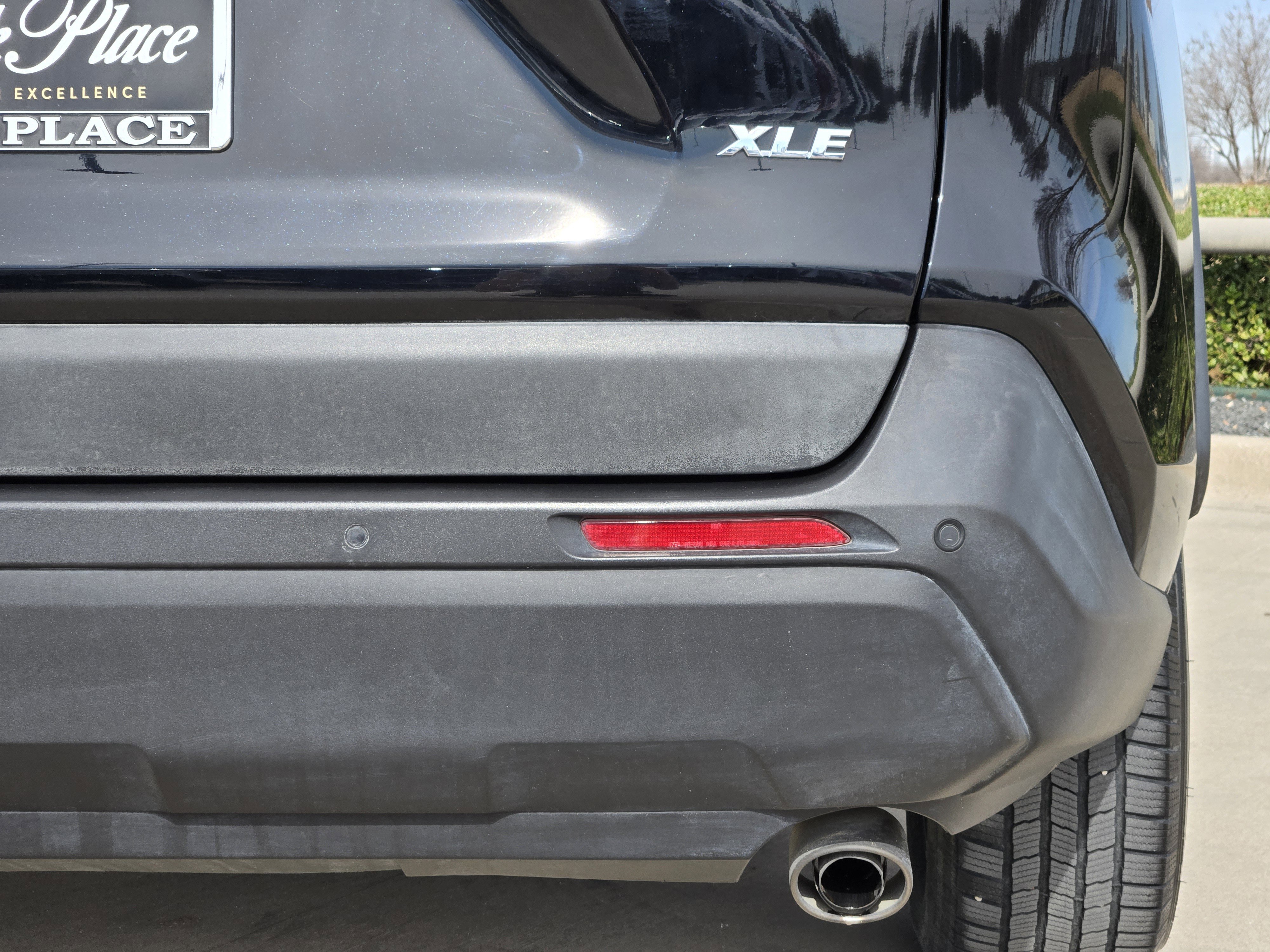 Used 2020 Toyota RAV4 XLE Premium image 15