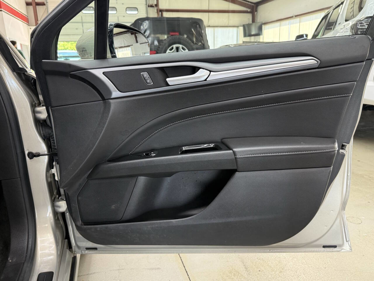 Used 2015 Ford Fusion Titanium FWD image 16