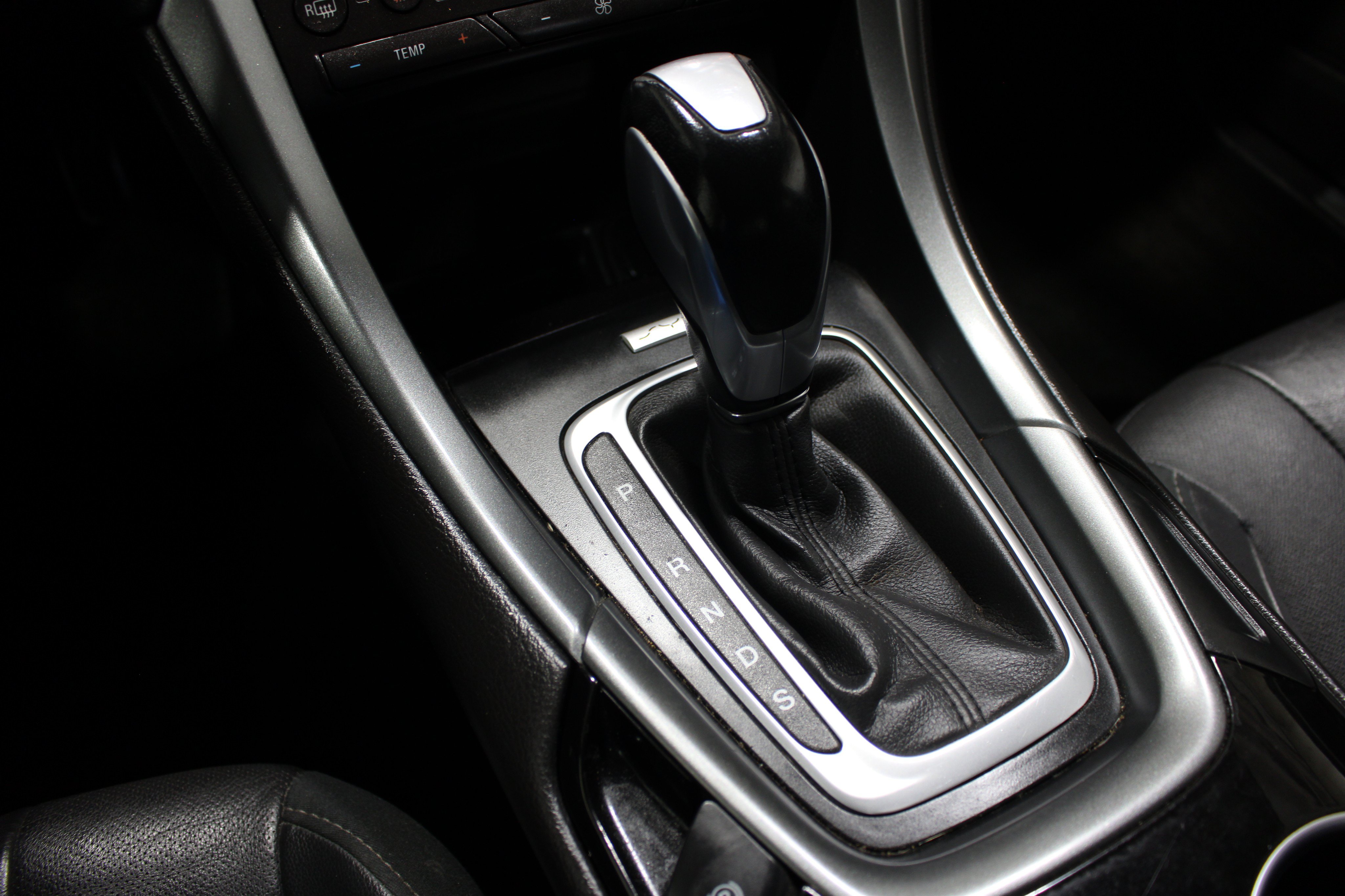 Used 2016 Ford Fusion Titanium FWD image 19