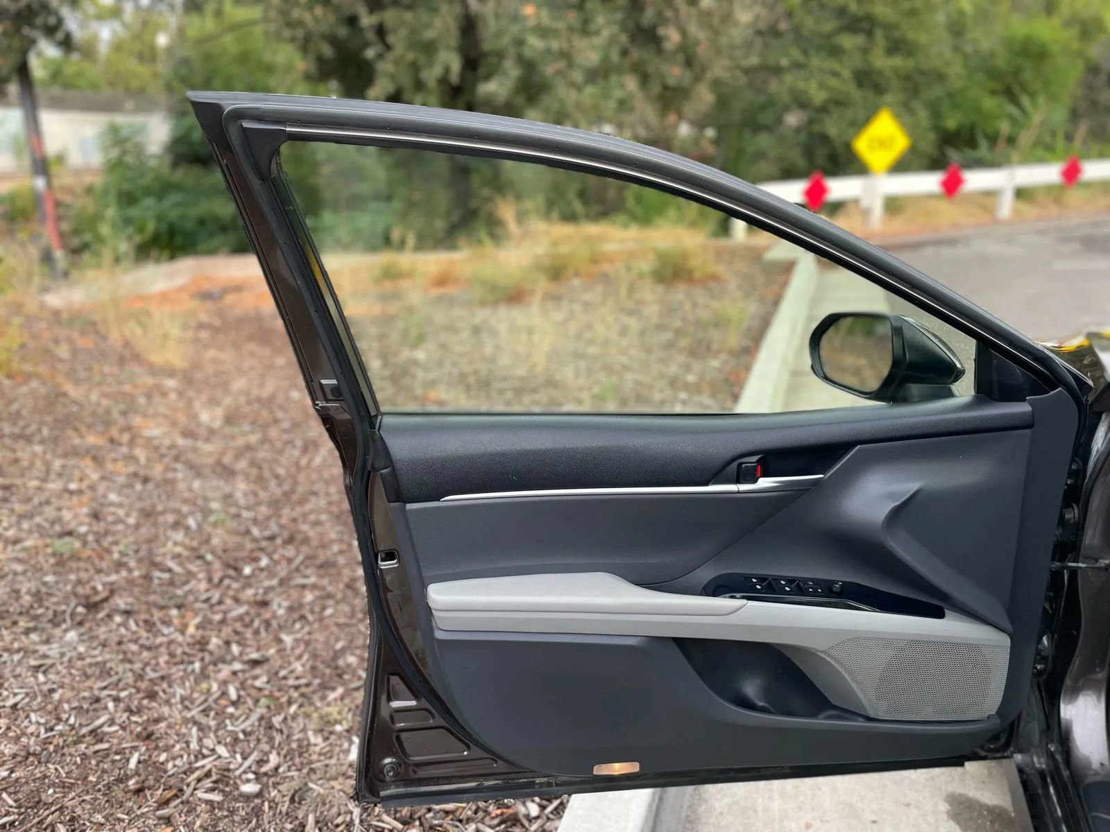 Used 2018 Toyota Camry SE image 18