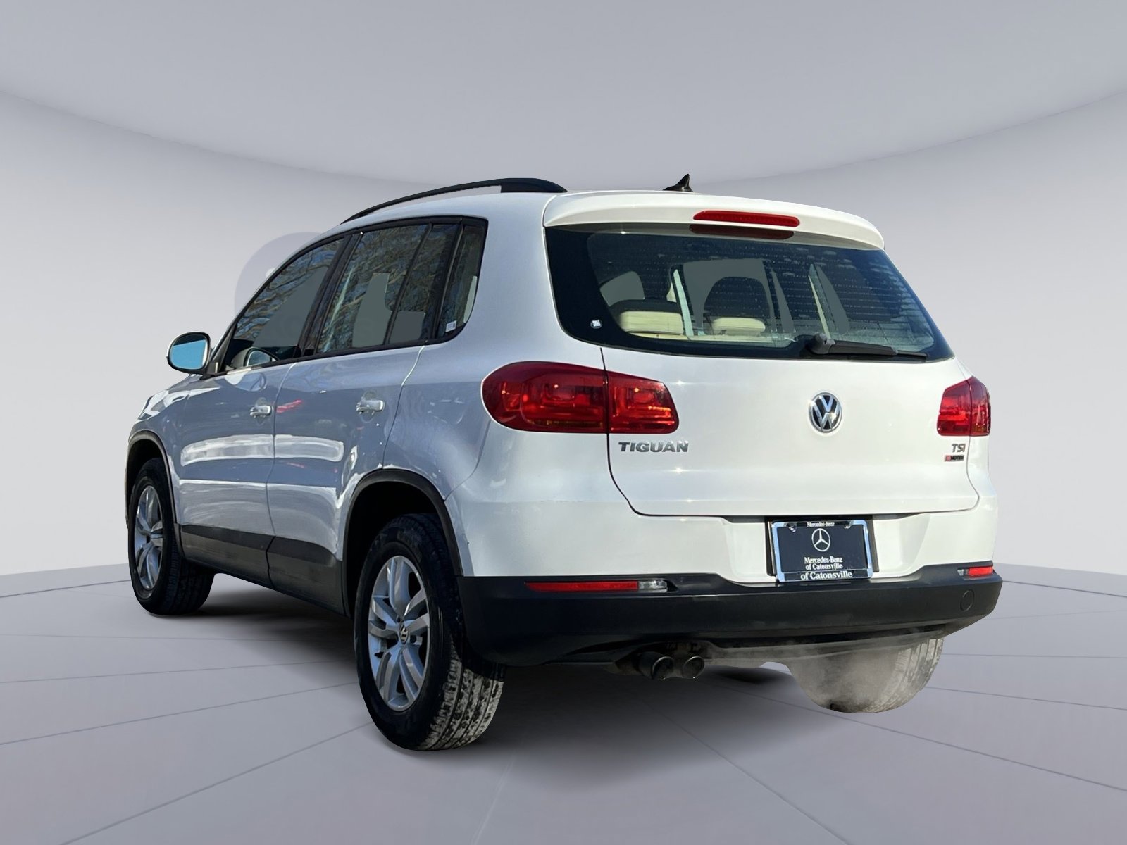 Used 2017 Volkswagen Tiguan S image 4