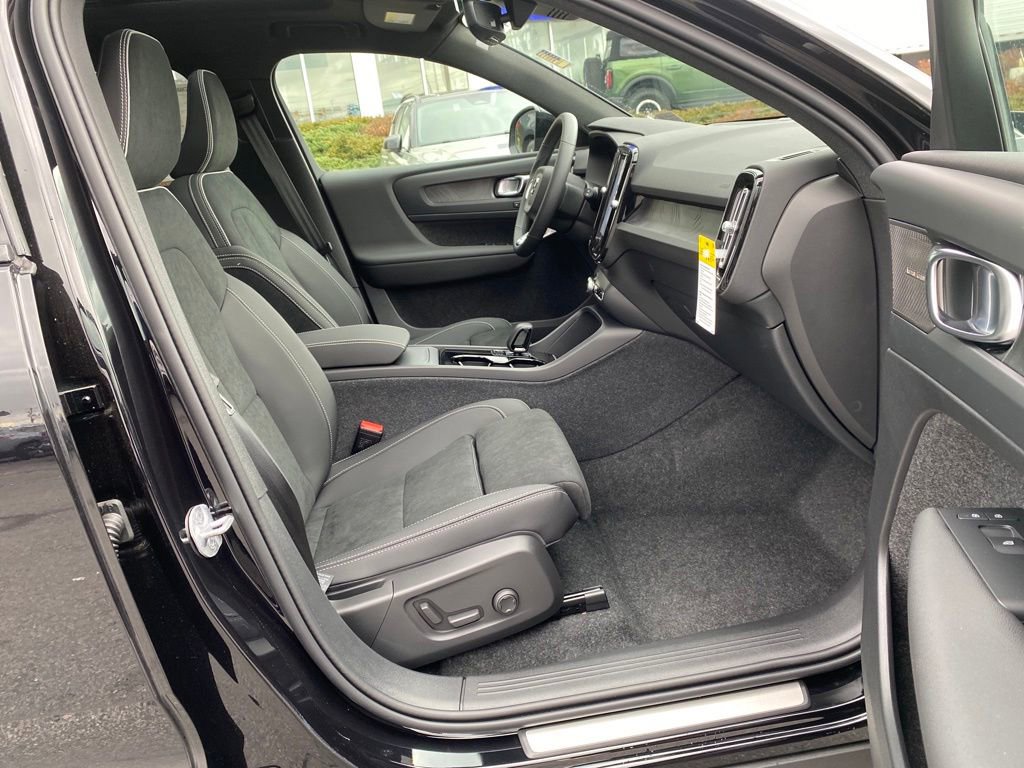 New 2024 Volvo XC40 Recharge Ultimate w/ Protection Package Premier image 37