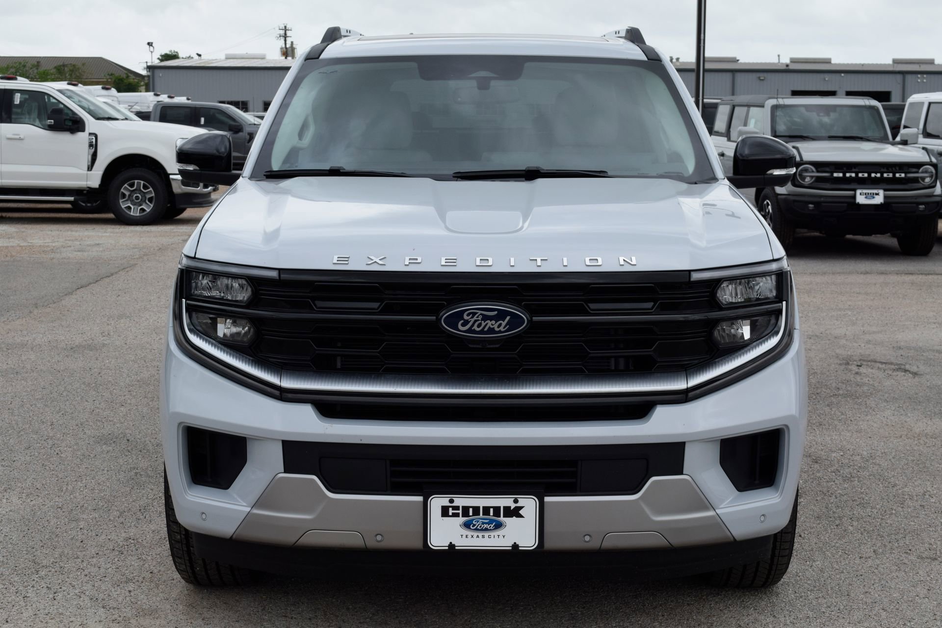 New 2026 Ford Expedition Platinum w/ Driver's Package image 2