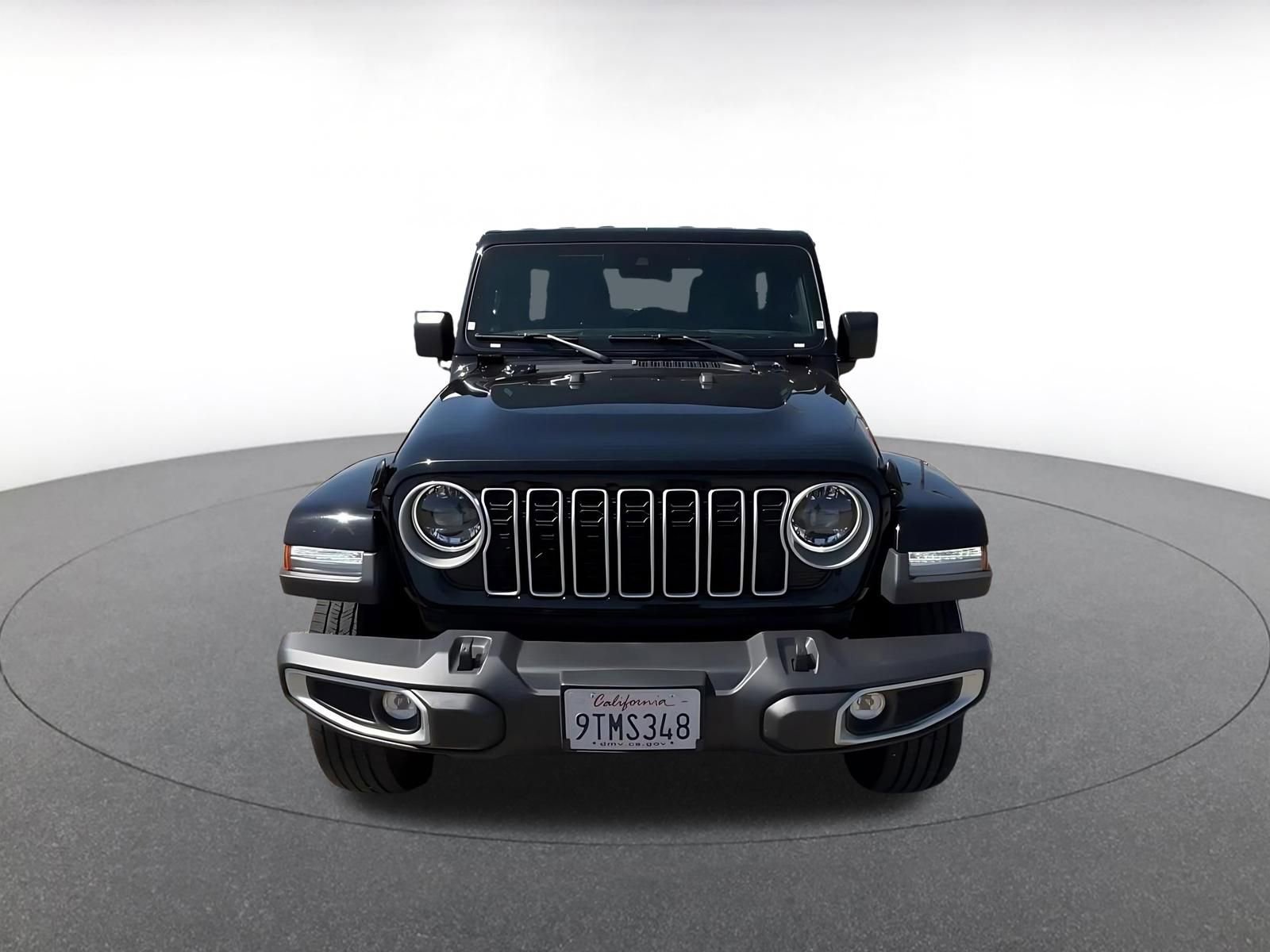 Used 2025 Jeep Wrangler Unlimited Sahara AWD/4WD image 4