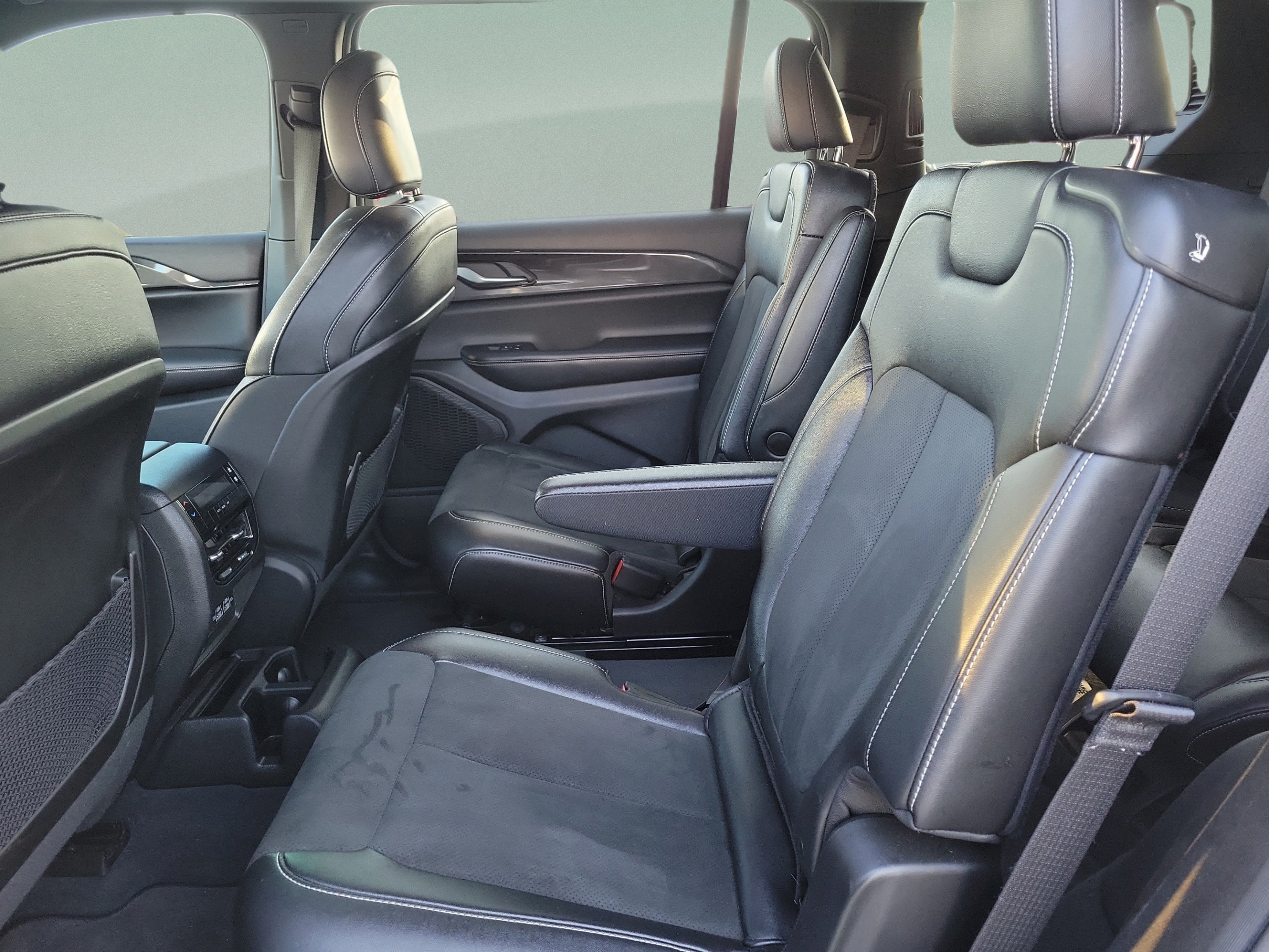 Certified 2023 Jeep Grand Cherokee L Laredo AWD/4WD image 6