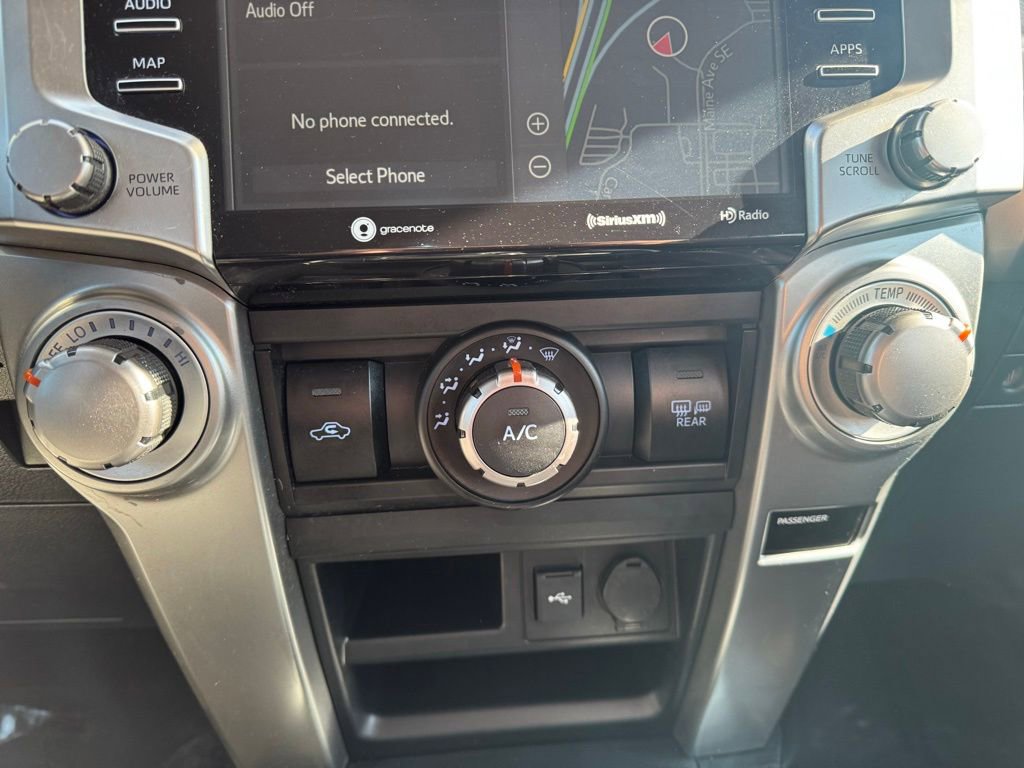 Certified 2020 Toyota 4Runner SR5 AWD/4WD image 18