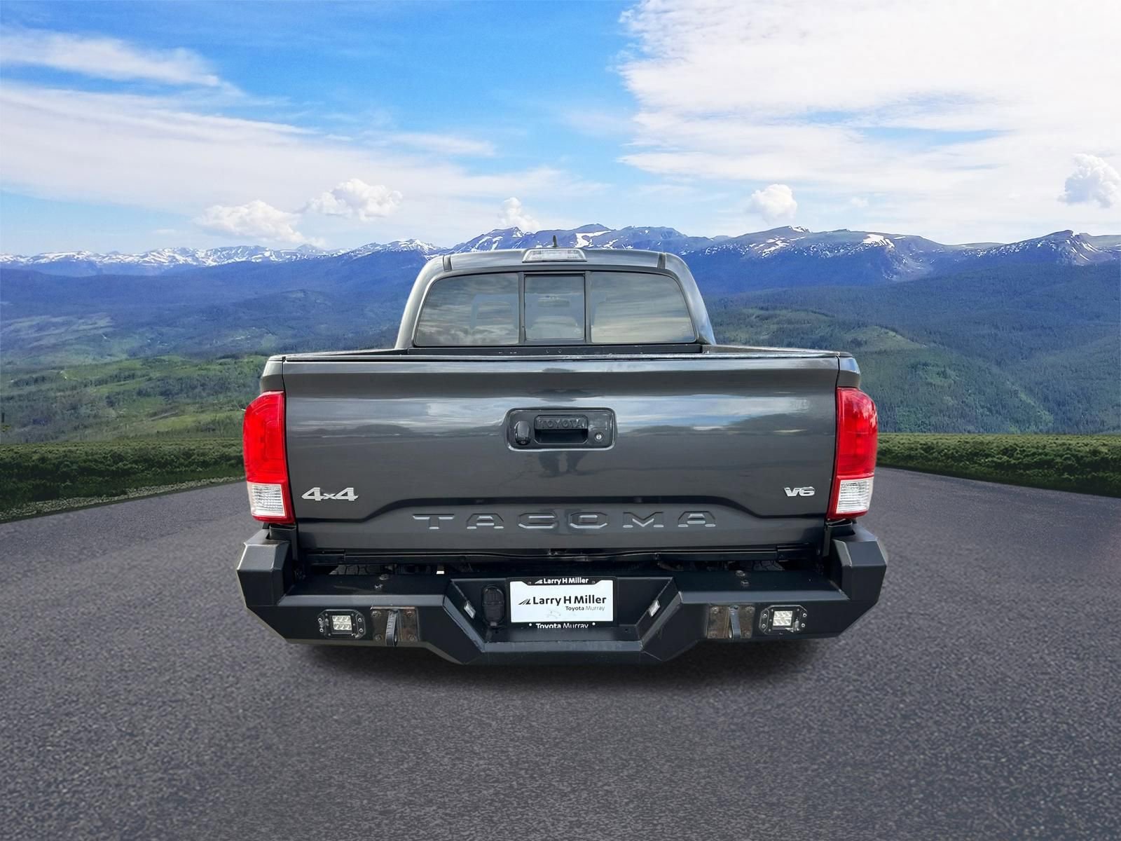 Used 2017 Toyota Tacoma SR w/ Tow Package AWD/4WD image 5