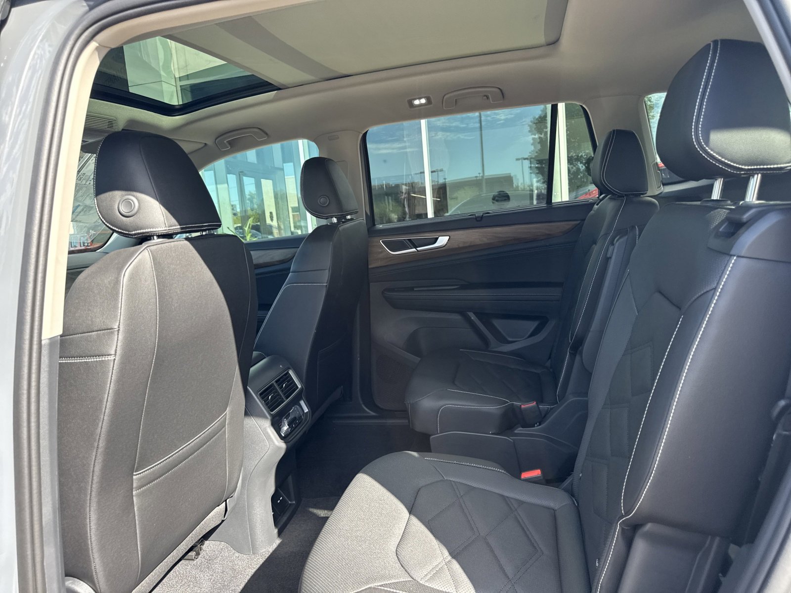 New 2026 Volkswagen Atlas SE image 18