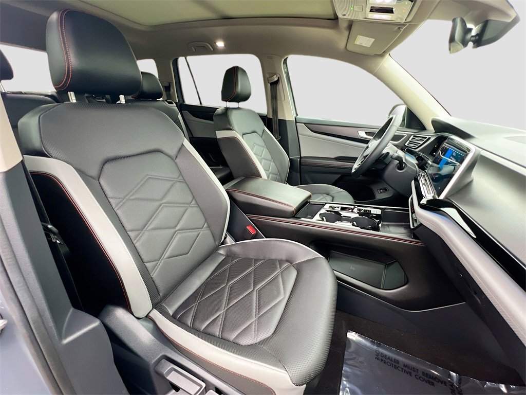 Used 2024 Volkswagen Atlas Peak Edition SE image 28