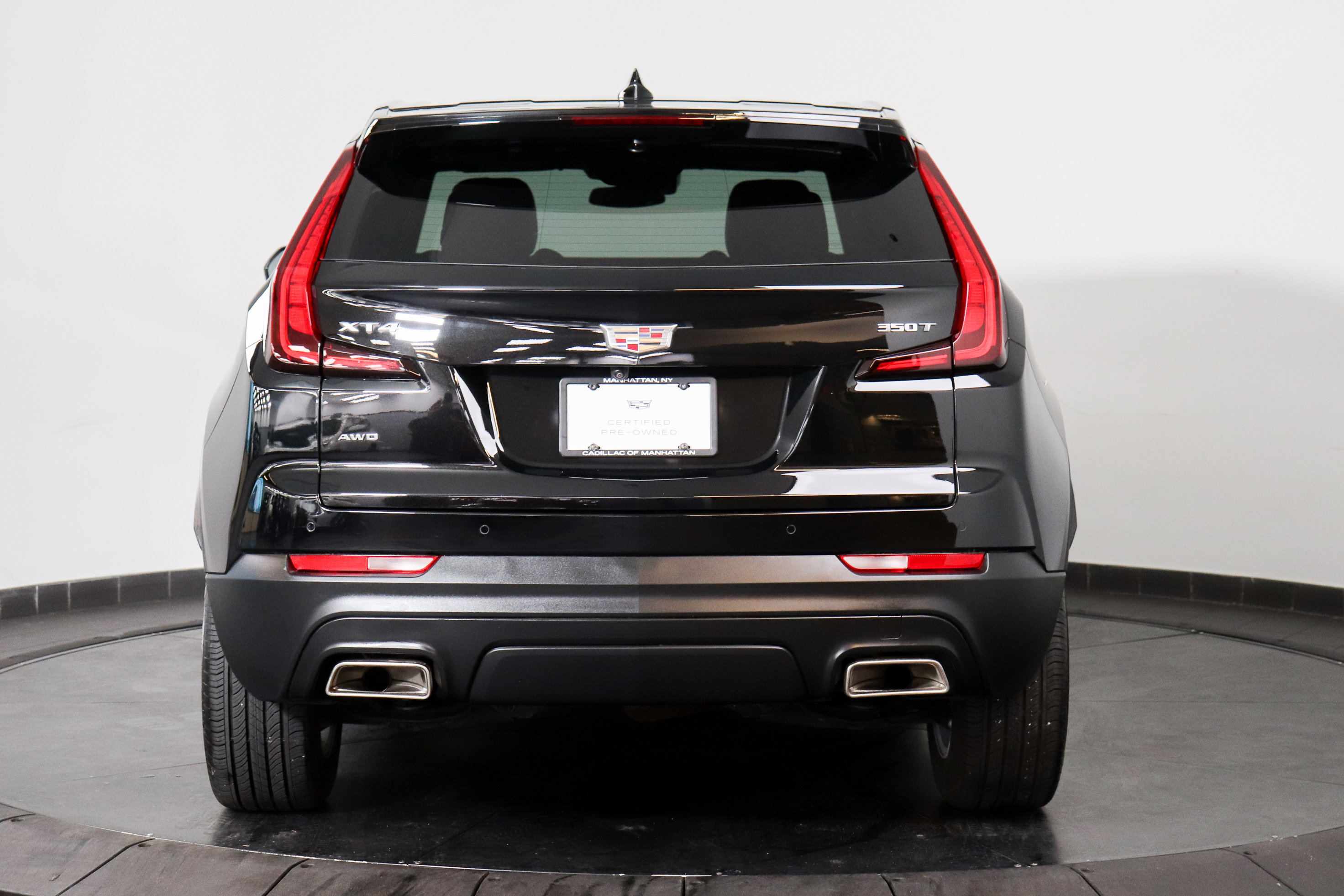 Used 2023 Cadillac XT4 Luxury w/ Cold Weather Package AWD/4WD image 4
