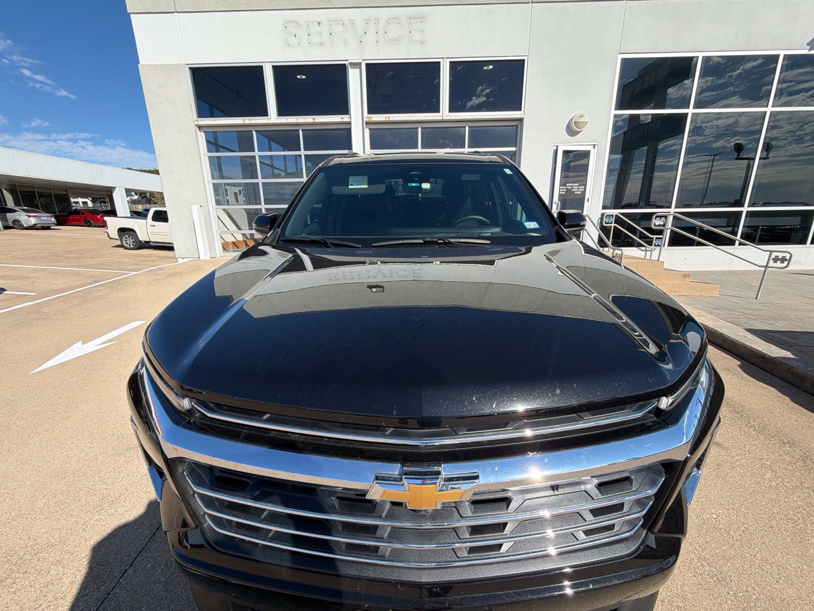 Used 2026 Chevrolet Traverse LT w/ Driver Confidence Package FWD image 2