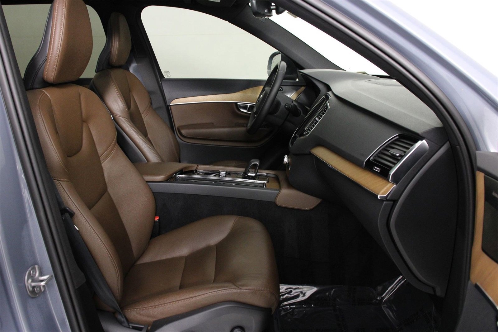 Certified 2023 Volvo XC90 B6 Plus w/ Protection Package Premier image 28