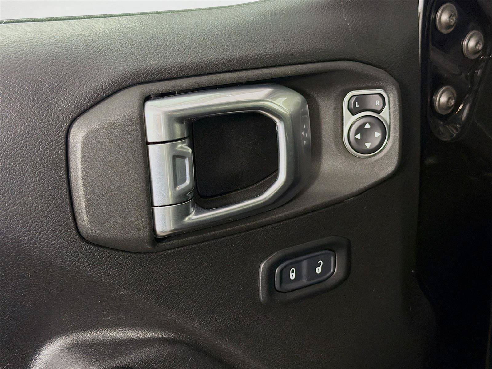 Used 2022 Jeep Gladiator Sport AWD/4WD image 18